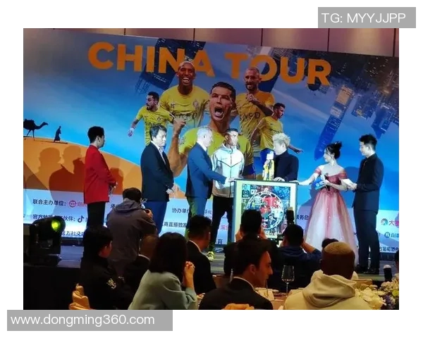 众多足球巨星齐聚可乐广告展现激情与活力的完美结合