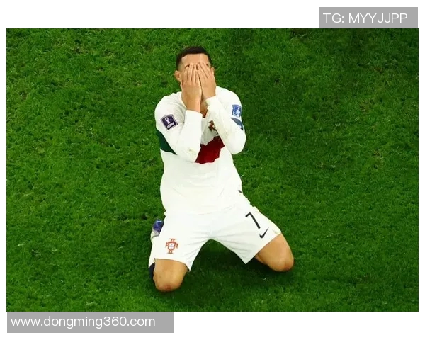 足球明星经典手势瞬间展现激情与风采的精彩图片合集